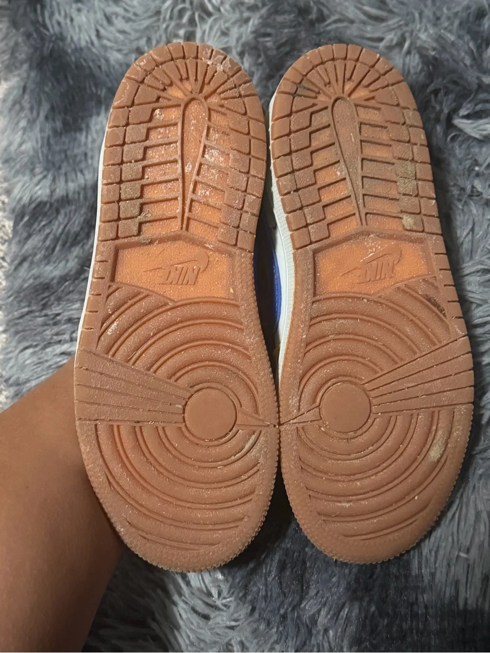 Jordan Kids Yellow, White & Blue Low-Top Sneakers — Travis Scott